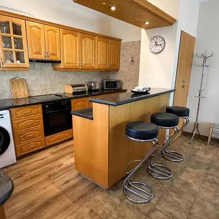 Kings Gates Spacious 2-bedroom Near