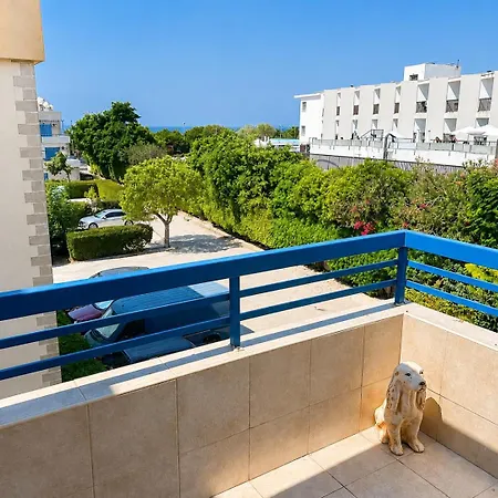 Kings Gates Spacious 2-bedroom Near דירה