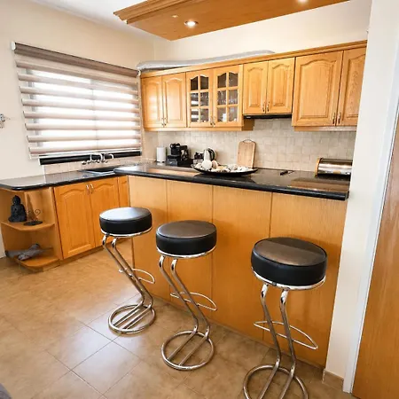 Kings Gates Spacious 2-bedroom Near * פאפוס