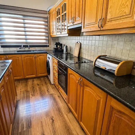 Kings Gates Spacious 2-bedroom Near