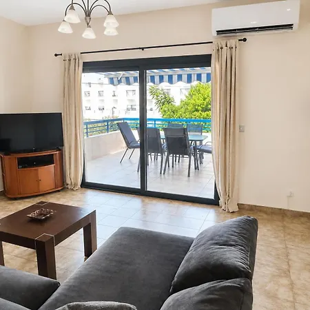 Kings Gates Spacious 2-bedroom Near דירה
