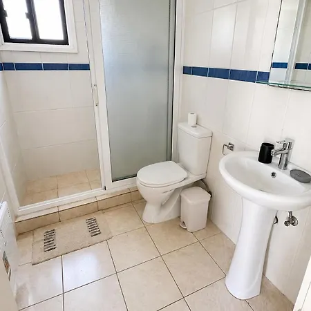 Kings Gates Spacious 2-bedroom Near